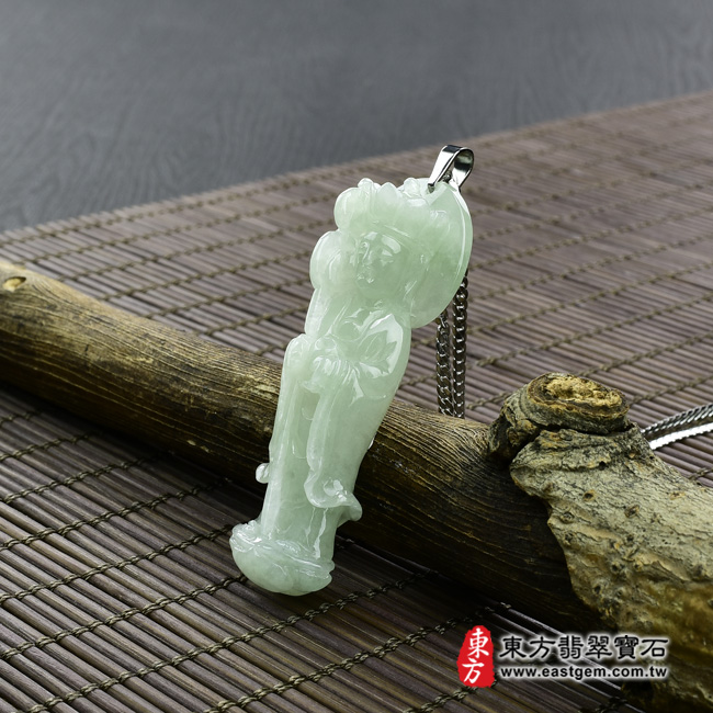 地藏王菩薩 情境照片 （已出售勿下標，可訂做）翡翠地藏王菩薩項鍊玉珮（地藏王菩薩：地藏王菩薩牌A貨翡翠地藏王菩薩玉珮、緬甸玉地藏王菩薩玉墜）。糯種地藏王菩薩，DY020。客製化訂做各種翡翠地藏王菩薩吊墜玉珮項鍊。★附A貨翡翠雙證書