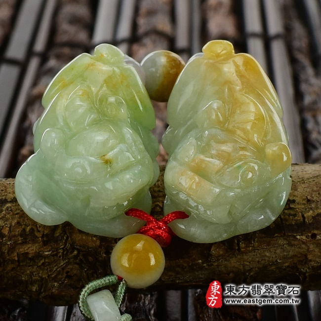 翡翠貔貅項鍊正面照片 （已出售勿下標，可訂做）翡翠貔貅項鍊玉珮（招財貔貅：貔貅牌A貨翡翠貔貅玉珮、緬甸玉貔貅玉墜）。綠色細豆種帶黃翡翠貔貅，PF274。客製化訂做各種翡翠貔貅吊墜玉珮項鍊。★附A貨翡翠雙證書