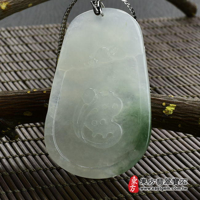 釋迦牟尼佛/佛祖 背面照片 （已出售勿下標，可訂做）翡翠釋迦牟尼佛項鍊玉珮（佛祖：釋迦牟尼佛牌A貨翡翠釋迦牟尼佛玉珮、緬甸玉釋迦牟尼佛玉墜）。糯種微冰飄綠花釋迦牟尼佛，FD121。客製化訂做各種翡翠釋迦牟尼佛吊墜玉珮項鍊。★附A貨翡翠雙證書 