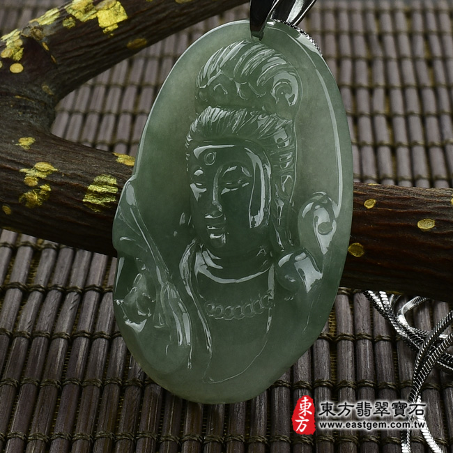 觀音菩薩 右側照片 （已出售勿下標，可訂做）翡翠觀音菩薩項鍊玉珮（觀世音菩薩：觀音菩薩牌A貨翡翠觀音菩薩玉珮、緬甸玉觀音菩薩玉墜）。油青種帶糯種觀音菩薩，GY282。客製化訂做各種翡翠觀音菩薩吊墜玉珮項鍊。★附A貨翡翠雙證書