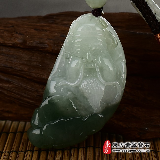 翡翠福德正神土地公財神爺項鍊玉珮正面照片   翡翠福德正神土地公財神爺項鍊玉珮（福德正神土地公財神爺：福德正神土地公財神爺牌A貨翡翠福德正神土地公財神爺玉珮、緬甸玉福德正神土地公財神爺玉墜）。綠色糯種油青財神，CG011。客製化訂做各種翡翠福德正神土地公財神爺吊墜玉珮項鍊。★附A貨翡翠雙證書.jpg