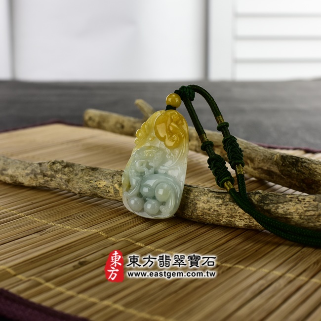 （已出售勿下標，可訂做）翡翠麒麟項鍊玉珮（神獸獻瑞：麒麟牌A貨翡翠麒麟玉珮、緬甸玉麒麟玉墜）。淺綠色細糯種帶黃翡翠麒麟，CL024。客製化訂做各種翡翠麒麟吊墜玉珮項鍊。★附A貨翡翠雙證書.jpg