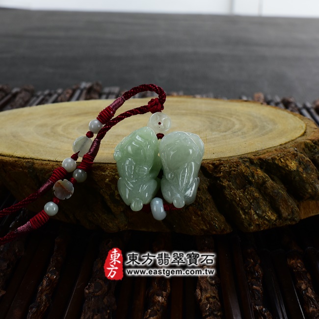 翡翠貔貅項鍊  情境照片 （已出售勿下標，可訂做）翡翠貔貅項鍊玉珮（招財貔貅：貔貅牌A貨翡翠貔貅玉珮、緬甸玉貔貅玉墜）。綠色糯種貔貅，PF292。客製化訂做各種翡翠貔貅吊墜玉珮項鍊。★附A貨翡翠雙證書
