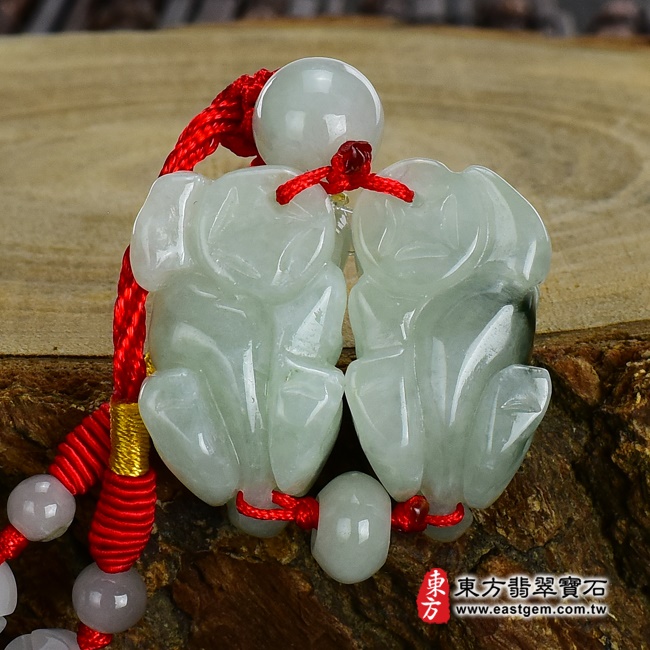 翡翠貔貅項鍊背面照片 （已出售勿下標，可訂做）翡翠貔貅項鍊玉珮（招財貔貅：貔貅牌A貨翡翠貔貅玉珮、緬甸玉貔貅玉墜）。綠色糯種帶飄花翡翠貔貅，PF294。客製化訂做各種翡翠貔貅吊墜玉珮項鍊。★附A貨翡翠雙證書