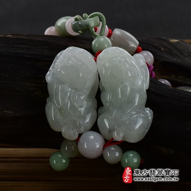 翡翠貔貅項鍊正面照片 翡翠貔貅項鍊玉珮（招財貔貅：貔貅牌A貨翡翠貔貅玉珮、緬甸玉貔貅玉墜）。白色糯種貔貅，PF300。客製化訂做各種翡翠貔貅吊墜玉珮項鍊。★附A貨翡翠雙證書
