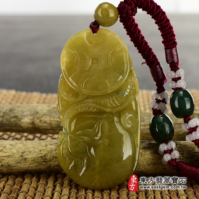 龍項鍊玉珮  背面照片  （已出售勿下標，可訂做） 翡翠龍項鍊玉珮（祥龍如意，招財如意龍：龍牌A貨翡翠龍玉珮、緬甸玉龍玉墜、龍十二生肖項鍊）。黃翡翠龍，DR205。客製化訂做各種翡翠龍吊墜玉珮項鍊。★附A貨翡翠雙證書.jpg