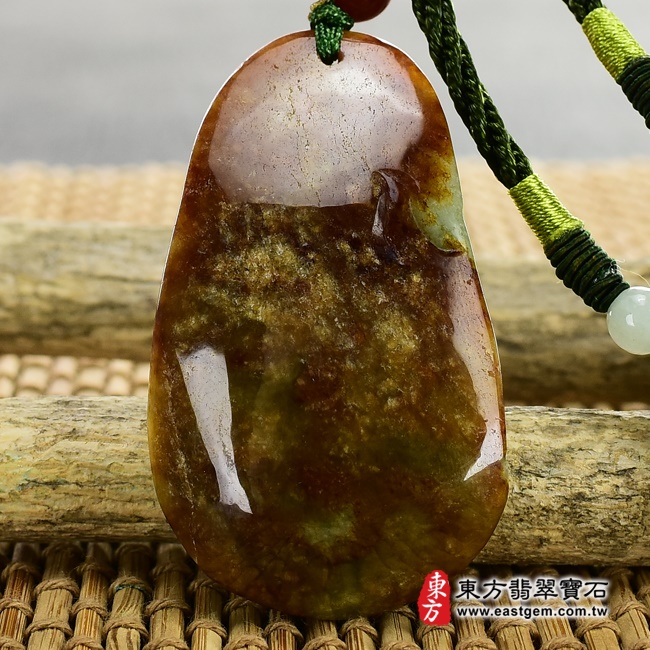 龍項鍊玉珮背面照片   （已出售勿下標，可訂做）翡翠龍項鍊玉珮（祥龍瑞氣：龍牌A貨翡翠龍玉珮、緬甸玉龍玉墜、龍十二生肖項鍊）。綠色豆種帶紅皮龍，DR206。客製化訂做各種翡翠龍吊墜玉珮項鍊。★附A貨翡翠雙證書.jpg