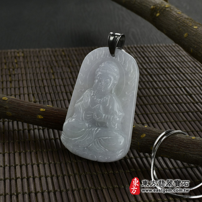 觀音菩薩/持經觀音 情境照片 （已出售勿下標，可訂做）翡翠觀音菩薩項鍊玉珮（持經觀音：觀音菩薩牌A貨翡翠觀音菩薩玉珮、緬甸玉觀音菩薩玉墜）。糯種帶春帶彩觀音菩薩，GY313。客製化訂做各種翡翠觀音菩薩吊墜玉珮項鍊。★附A貨翡翠雙證書 