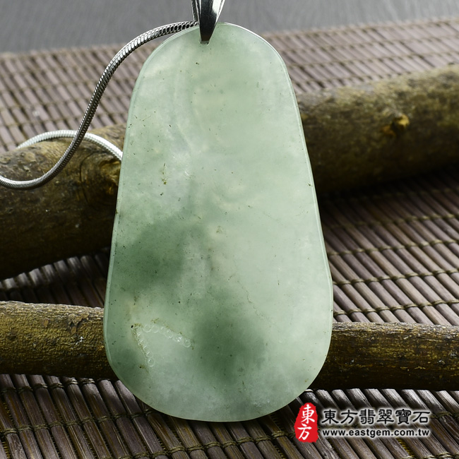 觀音菩薩/觀世音菩薩 背面照片 翡翠觀音菩薩項鍊玉珮（觀世音菩薩：觀音菩薩牌A貨翡翠觀音菩薩玉珮、緬甸玉觀音菩薩玉墜）。糯種觀音菩薩，GY316。客製化訂做各種翡翠觀音菩薩吊墜玉珮項鍊。★附A貨翡翠雙證書