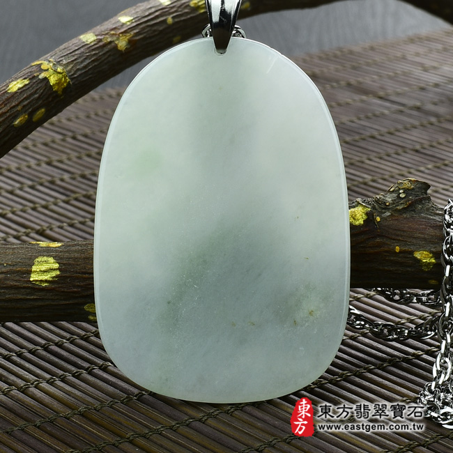 觀音菩薩/楊柳觀音菩薩 背面照片 （已出售勿下標，可訂做）翡翠觀音菩薩項鍊玉珮（楊柳觀音菩薩：觀音菩薩牌A貨翡翠觀音菩薩玉珮、緬甸玉觀音菩薩玉墜）。糯種飄花觀音菩薩，GY319。客製化訂做各種翡翠觀音菩薩吊墜玉珮項鍊。★附A貨翡翠雙證書  