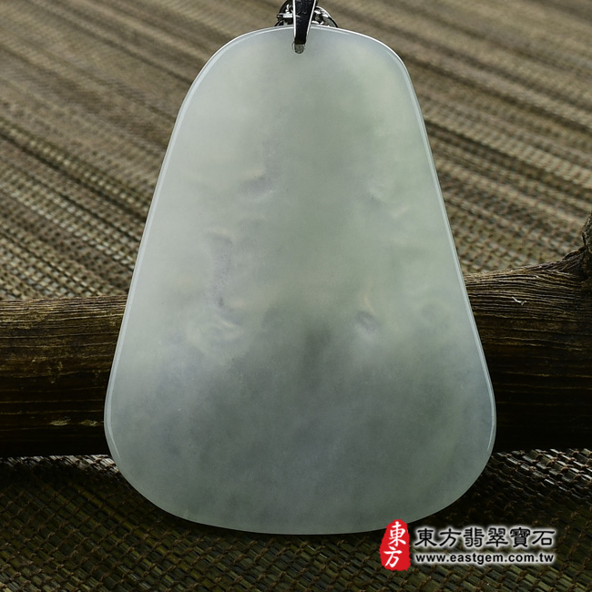 大勢至菩薩 背面照片 （已售出勿下標，可訂做）翡翠大勢至菩薩項鍊玉珮（大勢至菩薩：大勢至菩薩牌A貨翡翠大勢至菩薩玉珮、緬甸玉大勢至菩薩玉墜）。淡綠糯種大勢至菩薩，GY325。客製化訂做各種翡翠大勢至菩薩吊墜玉珮項鍊。★附A貨翡翠雙證書