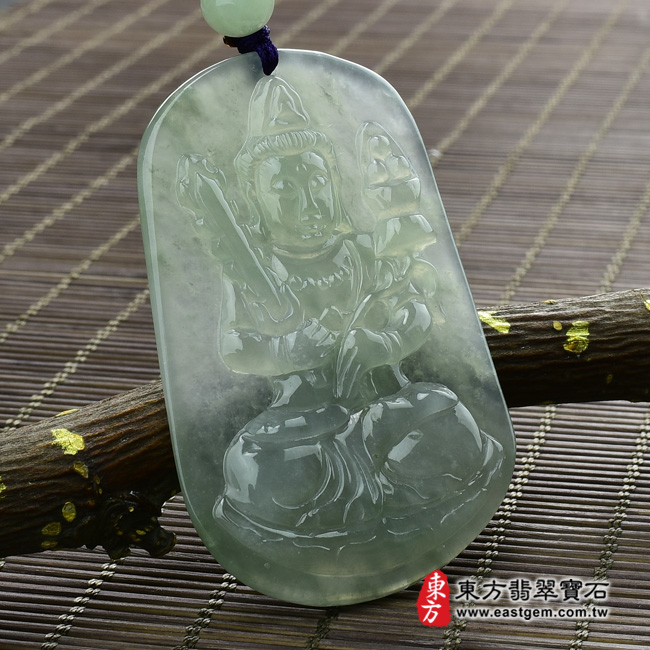 虛空藏菩薩 左側照片 翡翠虛空藏菩薩項鍊玉珮（虛空藏菩薩：虛空藏菩薩牌A貨翡翠虛空藏菩薩玉珮、緬甸玉虛空藏菩薩玉墜）。糯帶微冰種虛空藏菩薩，GY332。客製化訂做各種翡翠虛空藏菩薩吊墜玉珮項鍊。★附A貨翡翠雙證書