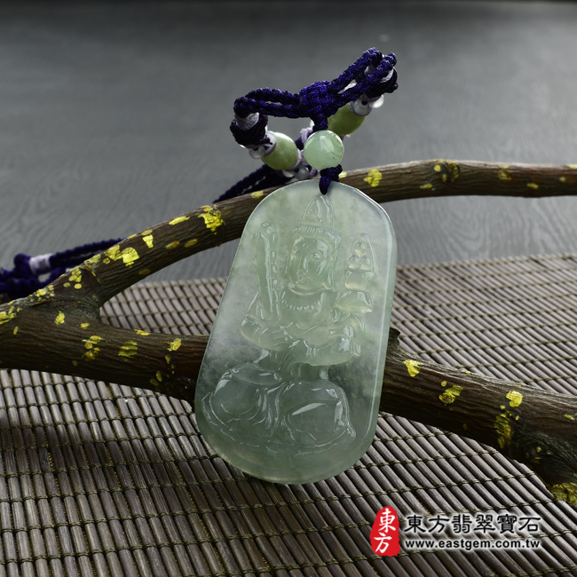 虛空藏菩薩 情境照片 翡翠虛空藏菩薩項鍊玉珮（虛空藏菩薩：虛空藏菩薩牌A貨翡翠虛空藏菩薩玉珮、緬甸玉虛空藏菩薩玉墜）。糯帶微冰種虛空藏菩薩，GY332。客製化訂做各種翡翠虛空藏菩薩吊墜玉珮項鍊。★附A貨翡翠雙證書