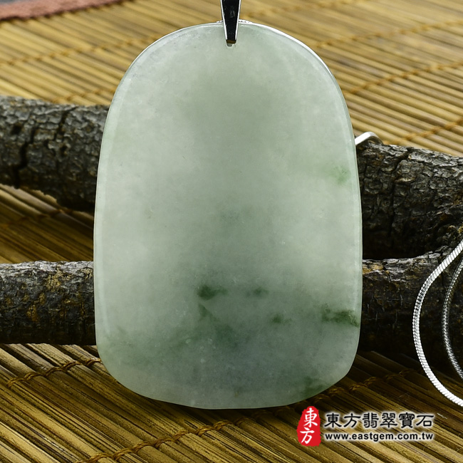 大勢至菩薩 背面照片 翡翠大勢至菩薩項鍊玉珮（大勢至菩薩：大勢至菩薩牌A貨翡翠大勢至菩薩玉珮、緬甸玉大勢至菩薩玉墜）。糯種飄花大勢至菩薩，GY335。客製化訂做各種翡翠大勢至菩薩吊墜玉珮項鍊。★附A貨翡翠雙證書
