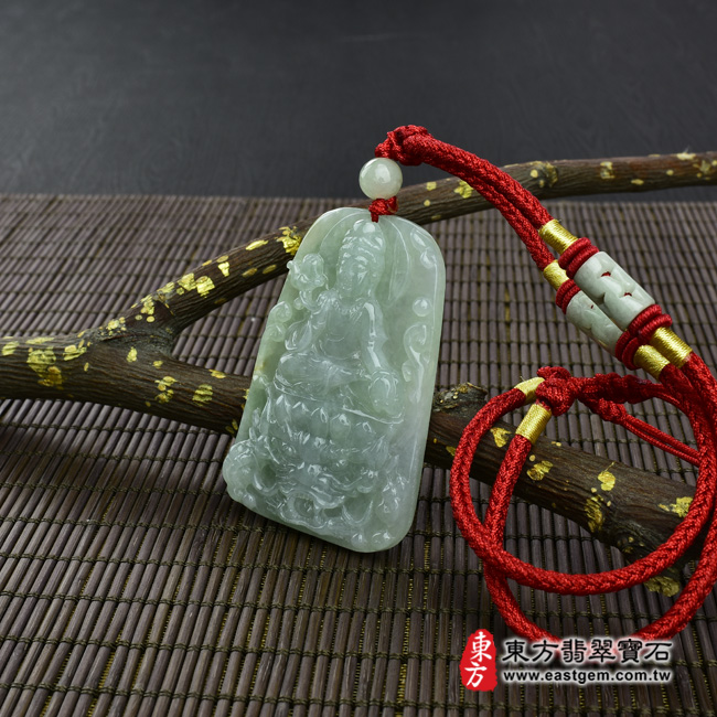 觀音菩薩/乘龍(龍頭)觀世音菩薩 情境照片 （已出售勿下標，可訂做）翡翠觀音菩薩項鍊玉珮（乘龍(龍頭)觀世音菩薩：觀音菩薩牌A貨翡翠觀音菩薩玉珮、緬甸玉觀音菩薩玉墜）。糯種邊框帶黃翡觀音菩薩，GY352。客製化訂做各種翡翠觀音菩薩吊墜玉珮項鍊。★附A貨翡翠雙證書 