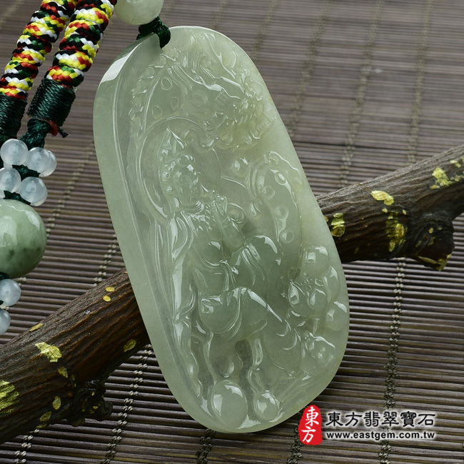 觀音菩薩/乘龍(龍頭)觀世音菩薩 左側照片 （已出售勿下標，可訂做）翡翠觀音菩薩項鍊玉珮（乘龍(龍頭)觀世音菩薩：觀音菩薩牌A貨翡翠觀音菩薩玉珮、緬甸玉觀音菩薩玉墜）。糯種觀音菩薩，GY357。客製化訂做各種翡翠觀音菩薩吊墜玉珮項鍊。★附A貨翡翠雙證書  