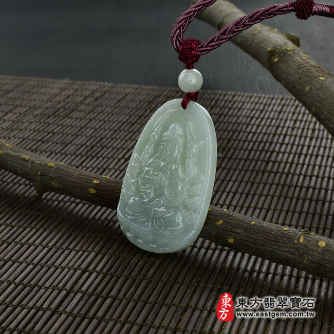 千手觀音 情境照片 （已出售勿下標，可訂做）翡翠千手觀音項鍊玉珮（千手觀音：千手觀音牌A貨翡翠千手觀音玉珮、緬甸玉千手觀音玉墜）。油青糯種千手觀音，LH013。客製化訂做各種翡翠千手觀音吊墜玉珮項鍊。★附A貨翡翠雙證書