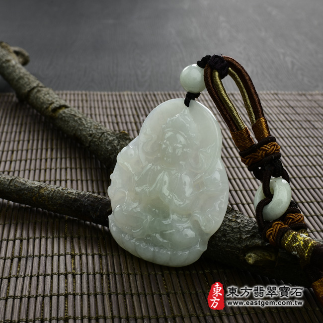 千手觀音 情境照片 （已出售勿下標，可訂做）翡翠千手觀音項鍊玉珮（千手觀音：千手觀音牌A貨翡翠千手觀音玉珮、緬甸玉千手觀音玉墜）。糯種千手觀音，LH019。客製化訂做各種翡翠千手觀音吊墜玉珮項鍊。★附A貨翡翠雙證書