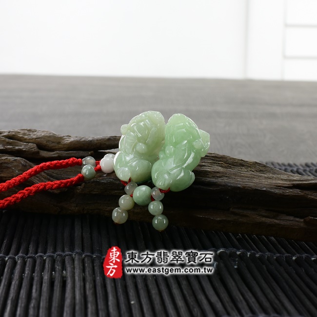翡翠貔貅項鍊  情境照片 （已出售勿下標，可訂做）翡翠貔貅項鍊玉珮（招財貔貅：貔貅牌A貨翡翠貔貅玉珮、緬甸玉貔貅玉墜）。綠色糯種貔貅，PF313。客製化訂做各種翡翠貔貅吊墜玉珮項鍊。★附A貨翡翠雙證書
