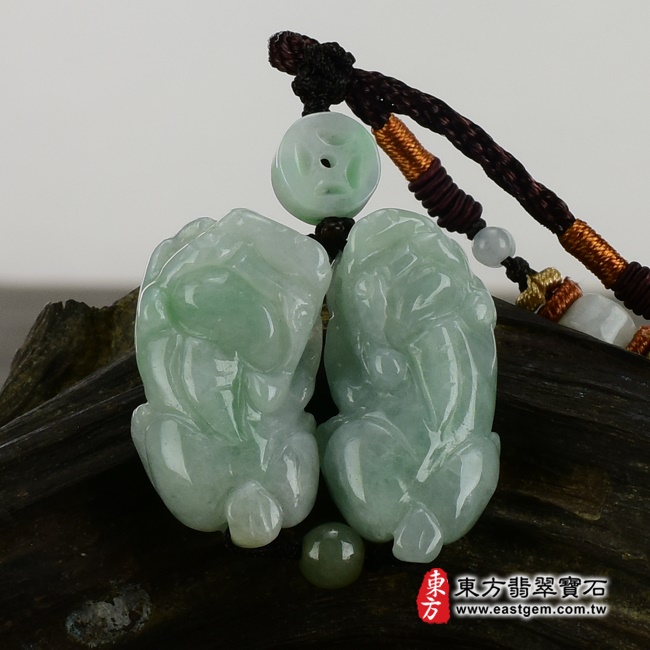 翡翠貔貅項鍊  正面照片 （已出售勿下標，可訂做）翡翠貔貅項鍊玉珮（招財貔貅：貔貅牌A貨翡翠貔貅玉珮、緬甸玉貔貅玉墜）。綠色糯種貔貅，PF318。客製化訂做各種翡翠貔貅吊墜玉珮項鍊。★附A貨翡翠雙證書