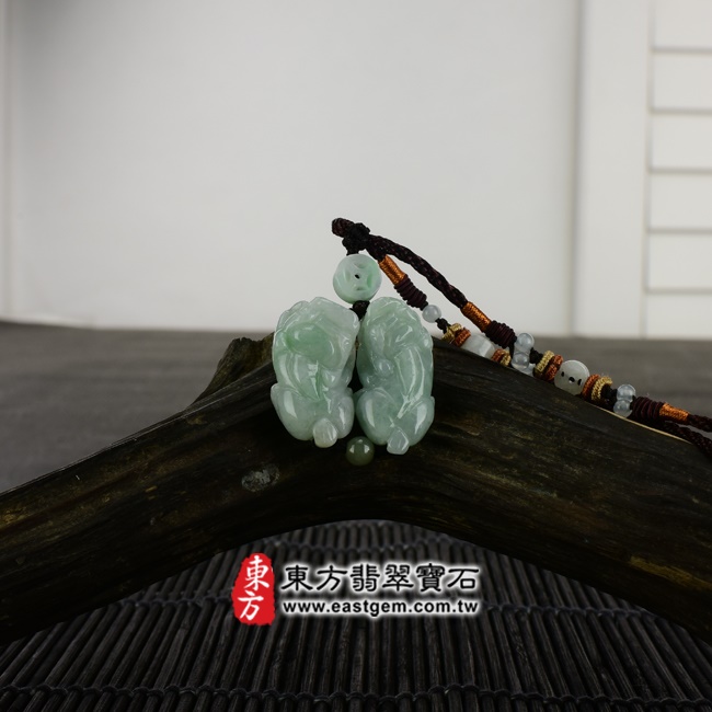 翡翠貔貅項鍊  情境照片 （已出售勿下標，可訂做）翡翠貔貅項鍊玉珮（招財貔貅：貔貅牌A貨翡翠貔貅玉珮、緬甸玉貔貅玉墜）。綠色糯種貔貅，PF318。客製化訂做各種翡翠貔貅吊墜玉珮項鍊。★附A貨翡翠雙證書