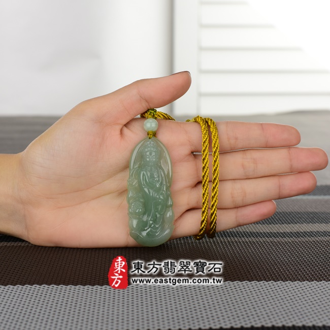 觀音項鍊玉珮  大小示意照片   （已出售勿下標，可訂做）翡翠觀音項鍊玉珮（觀世音菩薩，不二觀音：觀音牌A貨翡翠觀音玉珮、緬甸玉觀音玉墜）。淡綠色糯冰種觀音，GY380。客製化訂做各種翡翠觀音吊墜玉珮項鍊。★附A貨翡翠雙證書.jpg