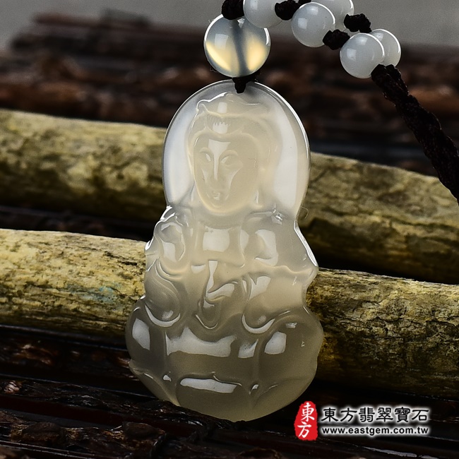 瑪瑙觀音項鍊玉珮右側照片 （已出售勿下標，可訂做）瑪瑙觀音項鍊玉珮（觀世音菩薩：觀音牌瑪瑙觀音玉珮、玉髓觀音玉墜）。瑪瑙玉髓觀音，GY247。客製化訂做各種瑪瑙玉髓觀音吊墜玉珮項鍊。★東方翡翠寶石保證卡