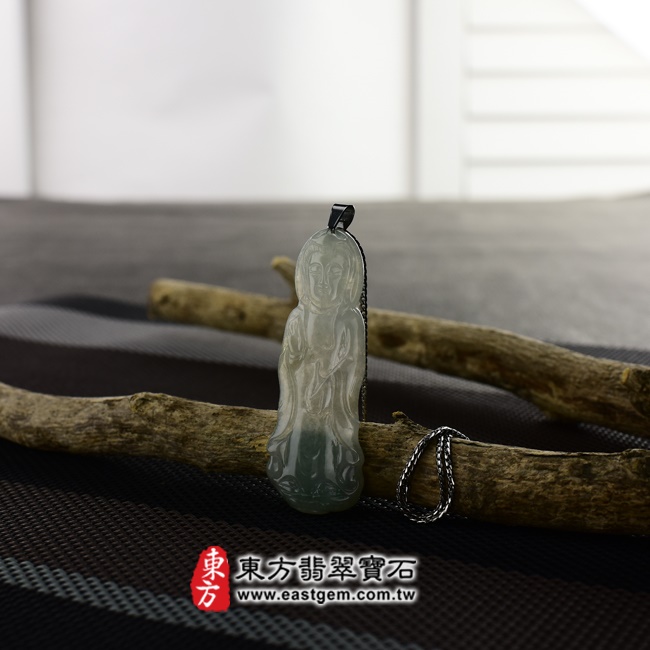 觀音項鍊玉珮  情境照片   （已出售勿下標，可訂做）翡翠觀音項鍊玉珮（觀世音菩薩：觀音牌A貨翡翠觀音玉珮、緬甸玉觀音玉墜）。淺綠色細糯種觀音，GY388。客製化訂做各種翡翠觀音吊墜玉珮項鍊。★附A貨翡翠雙證書.jpg