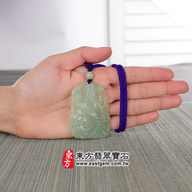 觀音項鍊玉珮  大小示意照片   （已出售勿下標，可訂做）翡翠觀音項鍊玉珮（觀世音菩薩，持蓮觀音：觀音牌A貨翡翠觀音玉珮、緬甸玉觀音玉墜）。綠色糯冰種觀音，GY408。客製化訂做各種翡翠觀音吊墜玉珮項鍊。★附A貨翡翠雙證書.jpg