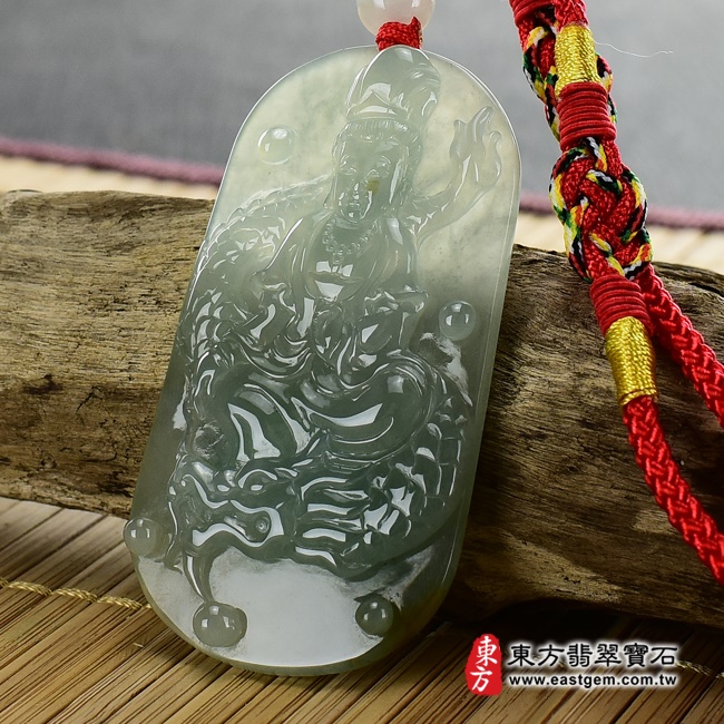 觀音項鍊玉珮右側照片   （已出售勿下標，可訂做）翡翠觀音項鍊玉珮（觀世音菩薩，乘龍觀音：觀音牌A貨翡翠觀音玉珮、緬甸玉觀音玉墜）。淡綠色糯冰種觀音，GY410。客製化訂做各種翡翠觀音吊墜玉珮項鍊。★附A貨翡翠雙證書.jpg