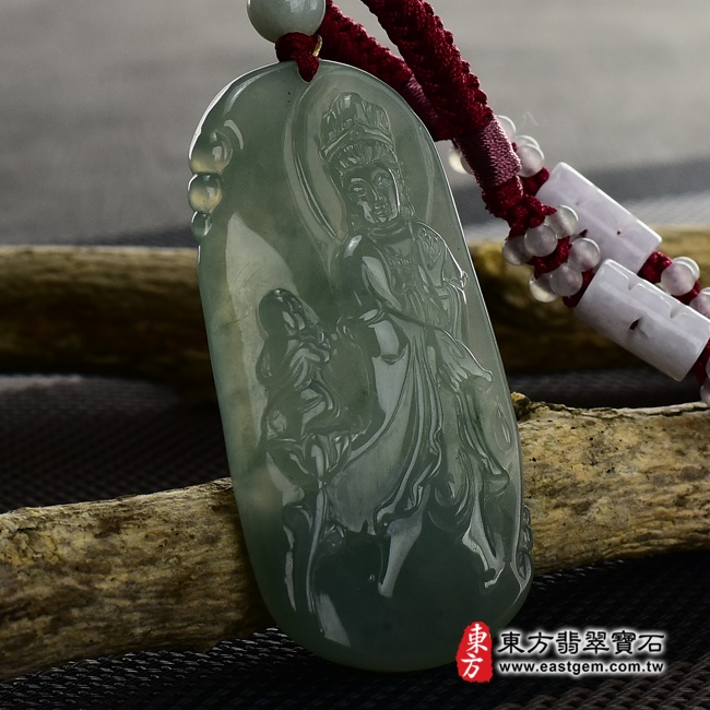 觀音項鍊玉珮左側照片   翡翠觀音項鍊玉珮（觀世音菩薩，寶瓶灑聖水觀音：觀音牌A貨翡翠觀音玉珮、緬甸玉觀音玉墜）。油青細糯觀音，GY414。客製化訂做各種翡翠觀音吊墜玉珮項鍊。★附A貨翡翠雙證書.jpg
