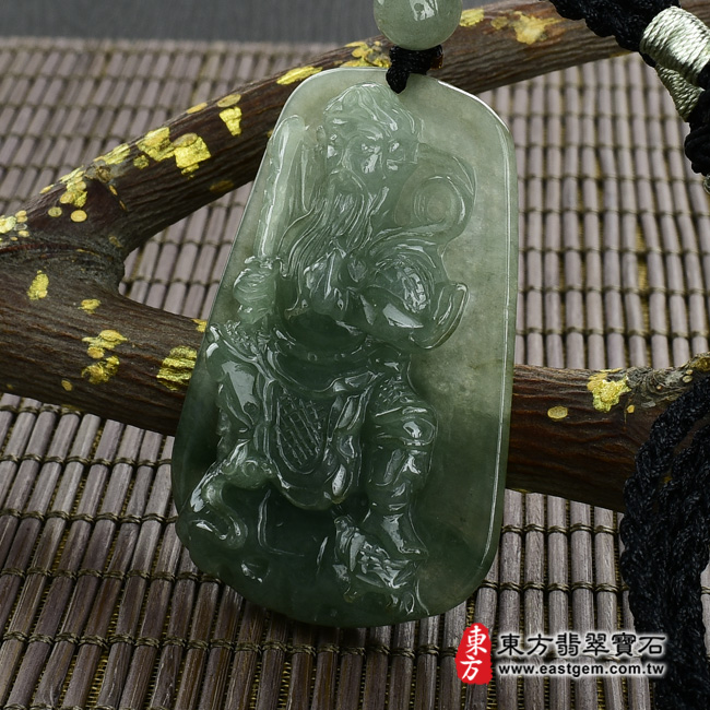 玄天上帝 右側照片 （已售出勿下標，可訂做）翡翠玄天上帝項鍊玉珮（玄天上帝：玄天上帝牌A貨翡翠玄天上帝玉珮、緬甸玉玄天上帝玉墜）。油青糯種玄天上帝，ST017。客製化訂做各種翡翠玄天上帝吊墜玉珮項鍊。★附A貨翡翠雙證書