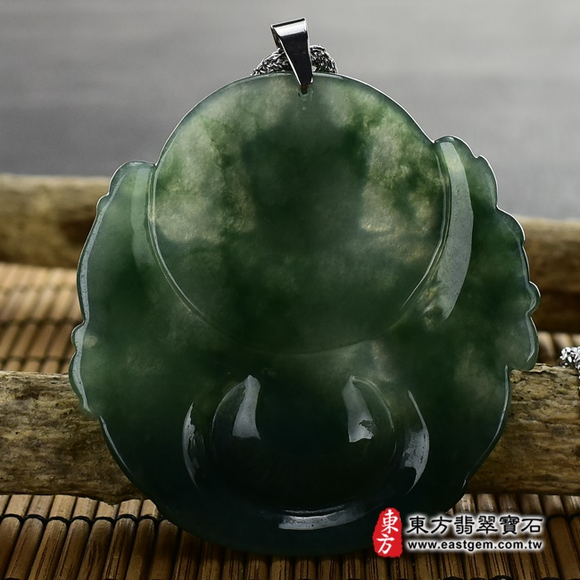 大勢至菩薩項鍊玉珮  背面照片   （已出售勿下標，可訂做）翡翠大勢至菩薩項鍊玉珮（大勢至菩薩：大勢至菩薩牌A貨翡翠大勢至菩薩玉珮、緬甸玉大勢至菩薩玉墜）。綠色油青糯冰種大勢至菩薩，GY420。客製化訂做各種翡翠大勢至菩薩吊墜玉珮項鍊。★附A貨翡翠雙證書.jpg