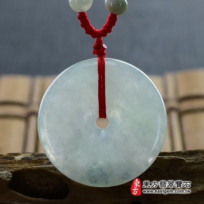 翡翠平安扣項鍊背面照片 （已出售勿下標，可訂做）翡翠平安扣項鍊玉珮（平安富貴：平安扣牌A貨翡翠平安扣玉珮、緬甸玉平安扣玉墜）。淺綠色糯冰種平安扣，PN054。客製化訂做各種翡翠平安扣吊墜玉珮項鍊。★附A貨翡翠雙證書