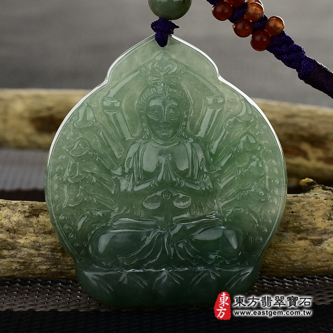 千手觀音項鍊玉珮正面照片   （已出售勿下標，可訂做）翡翠千手觀音項鍊玉珮（千手觀音：千手觀音牌A貨翡翠千手觀音玉珮、緬甸玉千手觀音玉墜）。綠色糯種油青千手觀音，LH035。客製化訂做各種翡翠千手觀音吊墜玉珮項鍊。★附A貨翡翠雙證書.jpg