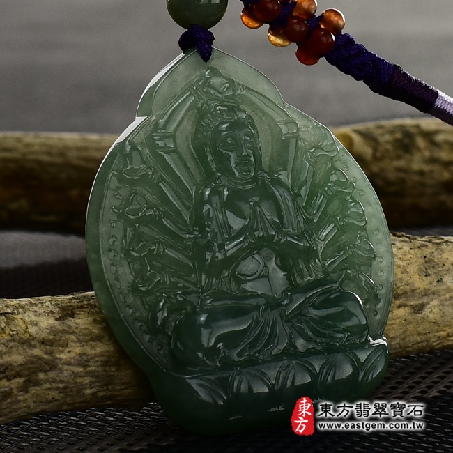 千手觀音項鍊玉珮左側照片   （已出售勿下標，可訂做）翡翠千手觀音項鍊玉珮（千手觀音：千手觀音牌A貨翡翠千手觀音玉珮、緬甸玉千手觀音玉墜）。綠色糯種油青千手觀音，LH035。客製化訂做各種翡翠千手觀音吊墜玉珮項鍊。★附A貨翡翠雙證書.jpg