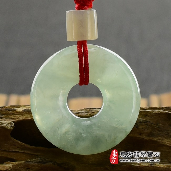 翡翠平安扣項鍊背面照片 （已出售勿下標，可訂做）翡翠平安扣項鍊玉珮（平安富貴：平安扣牌A貨翡翠平安扣玉珮、緬甸玉平安扣玉墜）。淺綠色糯種平安扣，PN061。客製化訂做各種翡翠平安扣吊墜玉珮項鍊。★附A貨翡翠雙證書