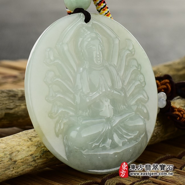 千手觀音項鍊玉珮左側照片   （已出售勿下標，可訂做）翡翠千手觀音項鍊玉珮（千手觀音：千手觀音牌A貨翡翠千手觀音玉珮、緬甸玉千手觀音玉墜）。淡綠色糯種千手觀音，LH040。客製化訂做各種翡翠千手觀音吊墜玉珮項鍊。★附A貨翡翠雙證書.jpg