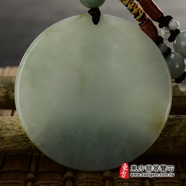 千手觀音項鍊玉珮背面照片   （已出售勿下標，可訂做）翡翠千手觀音項鍊玉珮（千手觀音：千手觀音牌A貨翡翠千手觀音玉珮、緬甸玉千手觀音玉墜）。淡綠色糯種千手觀音，LH040。客製化訂做各種翡翠千手觀音吊墜玉珮項鍊。★附A貨翡翠雙證書.jpg