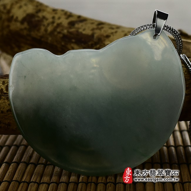 彌勒佛項鍊玉珮背面照片   （已出售勿下標，可訂做）翡翠彌勒佛項鍊玉珮（彌勒佛：彌勒佛牌A貨翡翠彌勒佛玉珮、緬甸玉彌勒佛玉墜）。綠色糯種彌勒佛，ML136。客製化訂做各種翡翠彌勒佛吊墜玉珮項鍊。★附A貨翡翠雙證書.jpg