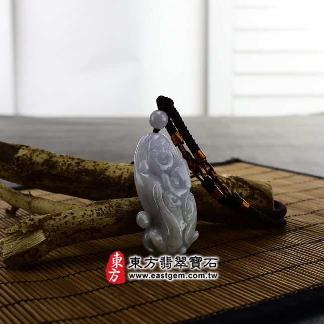 彌勒佛項鍊玉珮意境照片   （已出售勿下標，可訂做）翡翠彌勒佛項鍊玉珮（彌勒佛：彌勒佛牌A貨翡翠彌勒佛玉珮、緬甸玉彌勒佛玉墜）。糯種淡紫羅蘭彌勒佛，ML138。客製化訂做各種翡翠彌勒佛吊墜玉珮項鍊。★附A貨翡翠雙證書.jpg
