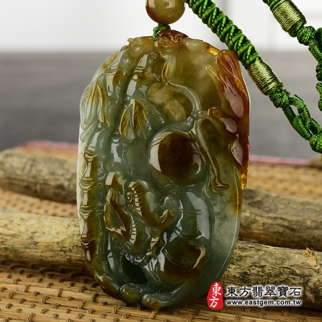 老虎項鍊玉珮右側照片   （已出售勿下標，可訂做）翡翠虎項鍊玉珮（虎虎生風：虎牌A貨翡翠虎玉珮、緬甸玉虎玉墜、虎十二生肖項鍊）。綠色油青帶紅翡翠虎，TR029。客製化訂做各種翡翠虎吊墜玉珮項鍊。★附A貨翡翠雙證書.jpg