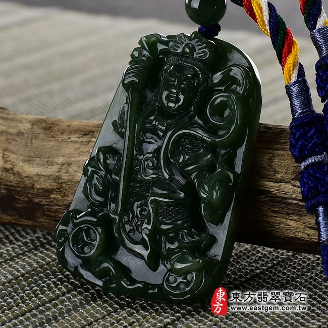 三太子項鍊玉珮右側照片   （已出售勿下標，可訂做）翡翠哪吒三太子項鍊玉珮（中壇元帥、哪吒：哪吒三太子牌A貨翡翠三太子玉珮、緬甸玉哪吒三太子玉墜）。綠色油青種三太子，TT-048。客製化訂做各種翡翠哪吒三太子吊墜玉珮項鍊。★附A貨翡翠雙證書.jpg