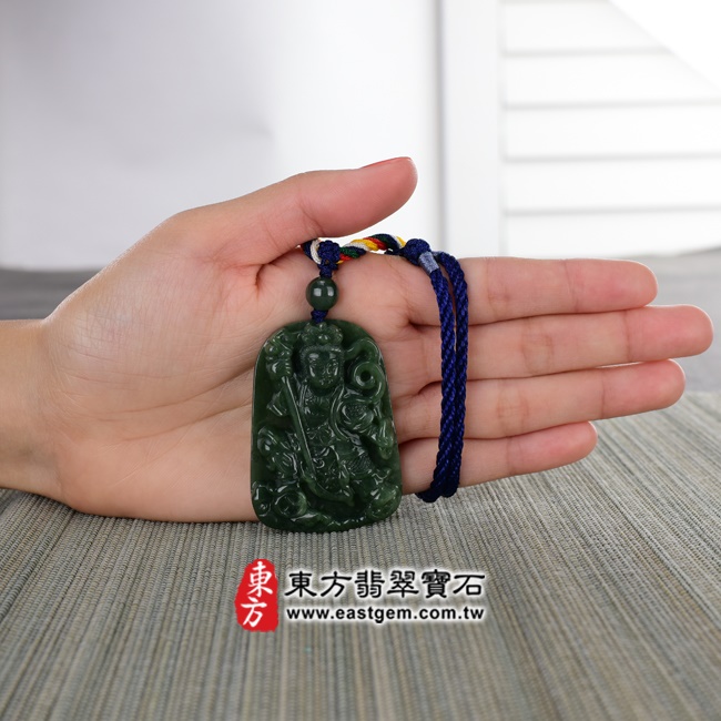 三太子項鍊玉珮大小示意照片  （已出售勿下標，可訂做） 翡翠哪吒三太子項鍊玉珮（中壇元帥、哪吒：哪吒三太子牌A貨翡翠三太子玉珮、緬甸玉哪吒三太子玉墜）。綠色油青種三太子，TT-048。客製化訂做各種翡翠哪吒三太子吊墜玉珮項鍊。★附A貨翡翠雙證書.jpg