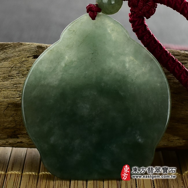 文殊菩薩項鍊玉珮背面照片   （已出售勿下標，可訂做）翡翠文殊菩薩項鍊玉珮（文殊菩薩：文殊菩薩牌A貨翡翠文殊菩薩玉珮、緬甸玉文殊菩薩玉墜）。綠色糯種油青文殊菩薩，WS025。客製化訂做各種翡翠文殊菩薩吊墜玉珮項鍊。★附A貨翡翠雙證書.jpg