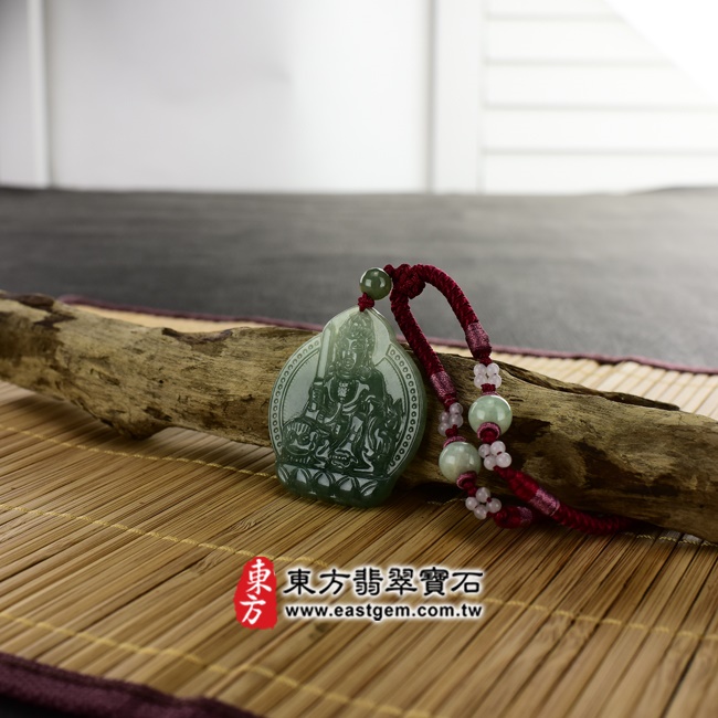 文殊菩薩項鍊玉珮意境照片   （已出售勿下標，可訂做）翡翠文殊菩薩項鍊玉珮（文殊菩薩：文殊菩薩牌A貨翡翠文殊菩薩玉珮、緬甸玉文殊菩薩玉墜）。綠色糯種油青文殊菩薩，WS025。客製化訂做各種翡翠文殊菩薩吊墜玉珮項鍊。★附A貨翡翠雙證書.jpg