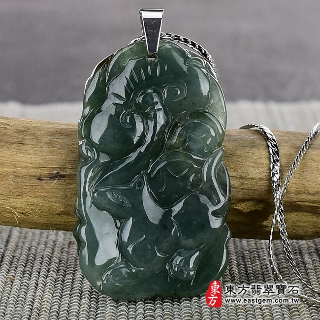 三合六合(羊豬狗)項鍊玉珮背面照片   （已出售勿下標，可訂做）翡翠生肖兔三合六合貴人項鍊玉珮（生肖屬兔，最適合配戴三合六合貴人項鍊，羊豬狗：兔牌A貨翡翠生肖兔玉珮、緬甸玉生肖兔玉墜、兔十二生肖項鍊）。綠色油青種帶些許黃翡翠兔，ZH049。客製化訂做各種翡翠生肖兔吊墜玉珮項鍊。★附A貨翡翠雙證書.jpg
