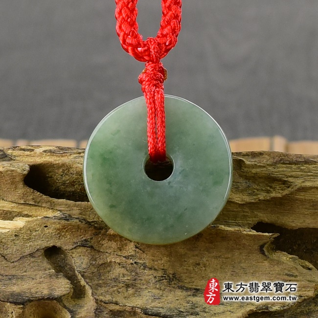 翡翠平安扣項鍊背面照片 翡翠平安扣項鍊玉珮（平安富貴：平安扣牌A貨翡翠平安扣玉珮、緬甸玉平安扣玉墜）。深綠色油青糯種帶飄花平安扣，PN089。客製化訂做各種翡翠平安扣吊墜玉珮項鍊。★附A貨翡翠雙證書