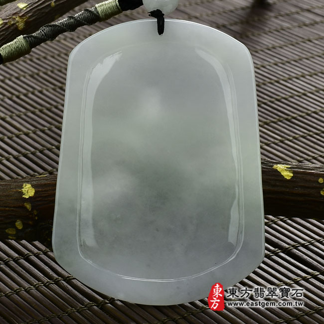 飛騰游龍 背面照片 翡翠龍項鍊玉珮（飛騰游龍：龍牌A貨翡翠龍玉珮、緬甸玉龍玉墜、龍十二生肖項鍊）。細糯種龍，DR137。客製化訂做各種翡翠龍吊墜玉珮項鍊。★附A貨翡翠雙證書