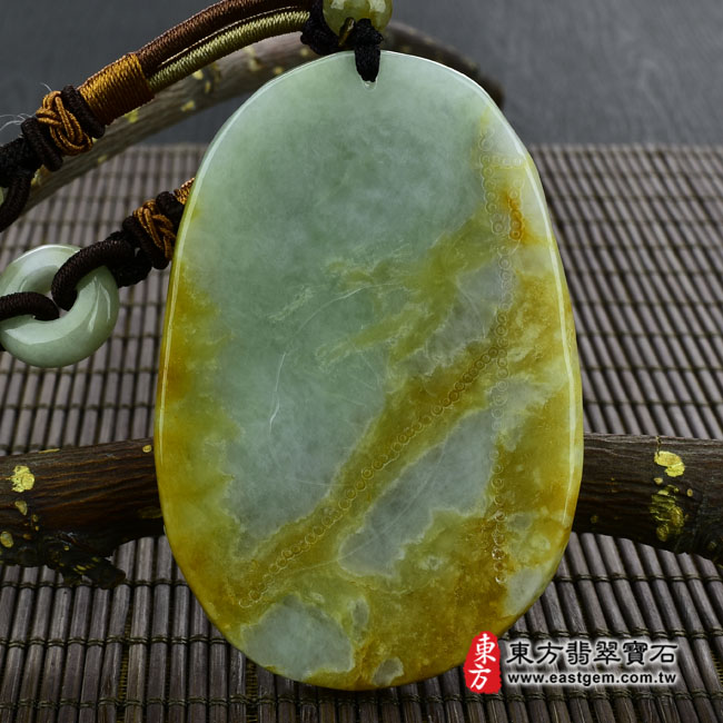 祥龍獻瑞 背面照片 （已出售勿下標，可訂做）翡翠龍項鍊玉珮（祥龍獻瑞：龍牌A貨翡翠龍玉珮、緬甸玉龍玉墜、龍十二生肖項鍊）。糯種帶黃翡龍，DR153。客製化訂做各種翡翠龍吊墜玉珮項鍊。★附A貨翡翠雙證書